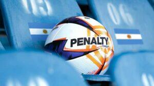 Penalty decide voltar a “tocar a bola” na terra de Lionel Messi
