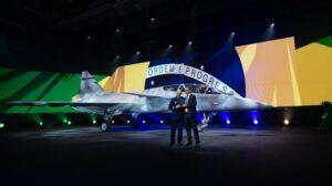 FAB e Saab lançam Gripen F e estudam criar centro de pesquisa em São José dos Campos