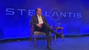 CEO global da Stellantis faz alerta sobre avanço chinês: “O Brasil precisa estabelecer prioridades”
