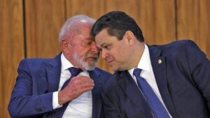 O presidente Lula com o presidente do Senado, Davi Alcolumbre